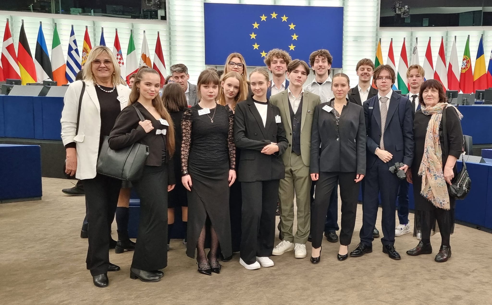 Ādažu vidusskolas Eiropas kluba 12 dalībnieki projektā EUROSCOLA
