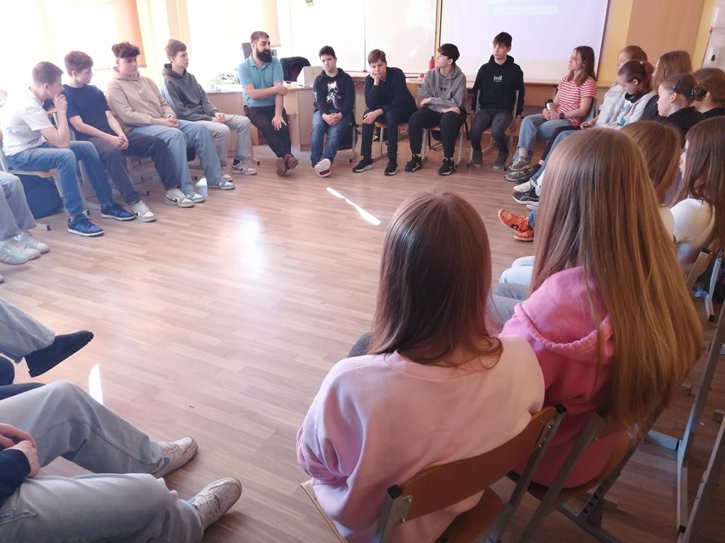 Izglītojošas nodarbības “Drošas attiecības internetā”